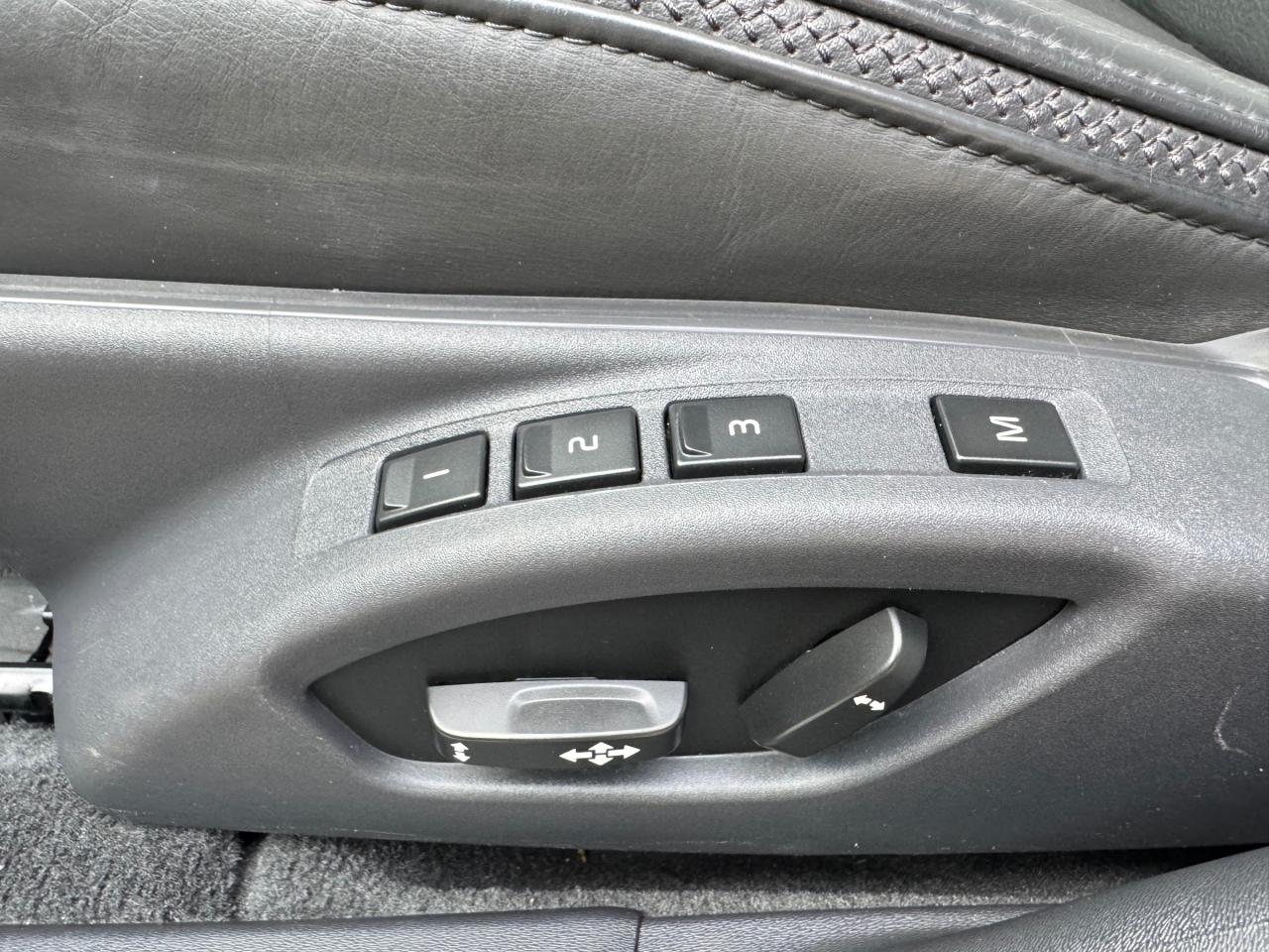 2013 Volvo XC70 T6 AWD | Sunroof | Backup Camera Photo