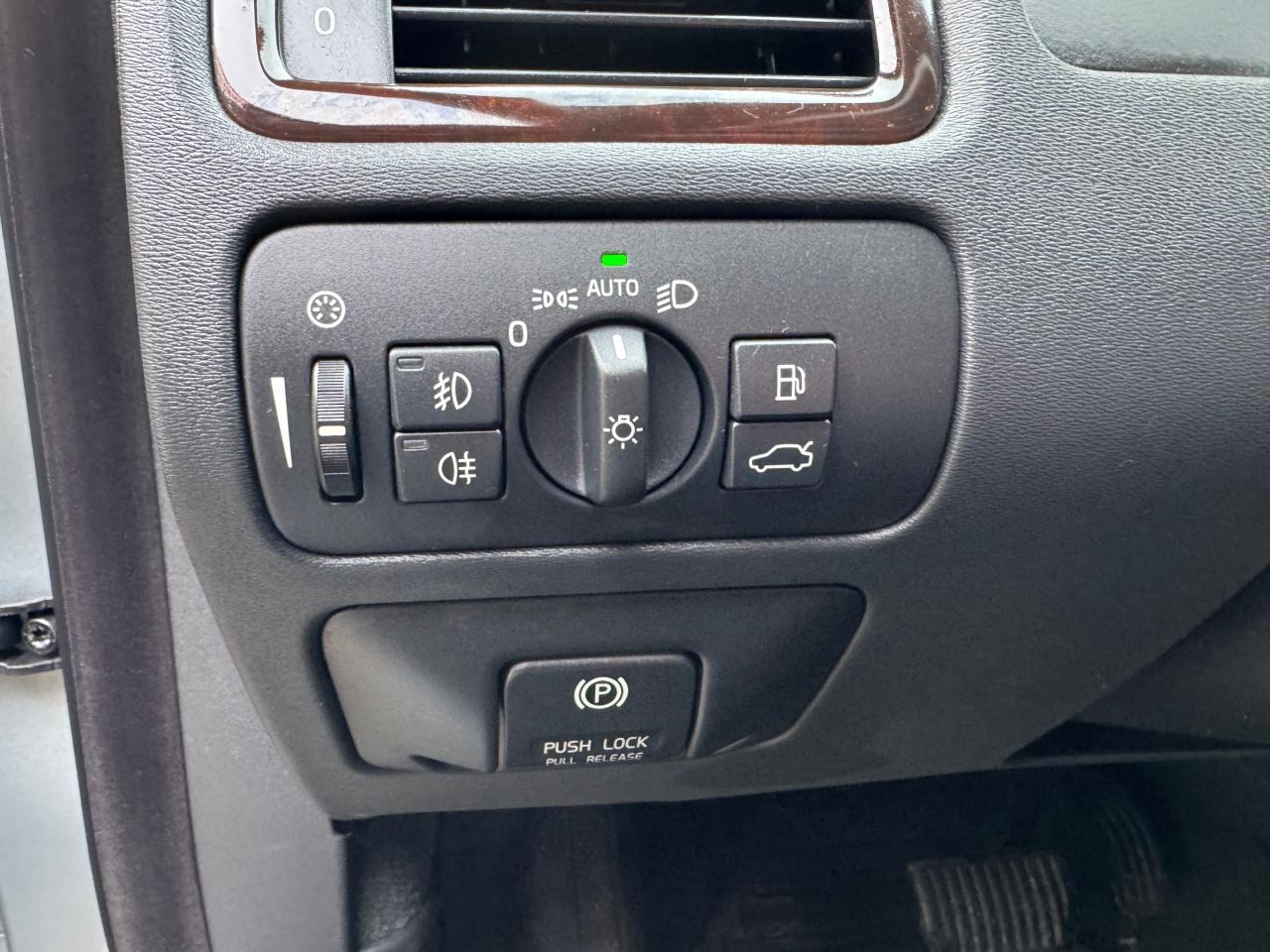 2013 Volvo XC70 T6 AWD | Sunroof | Backup Camera Photo