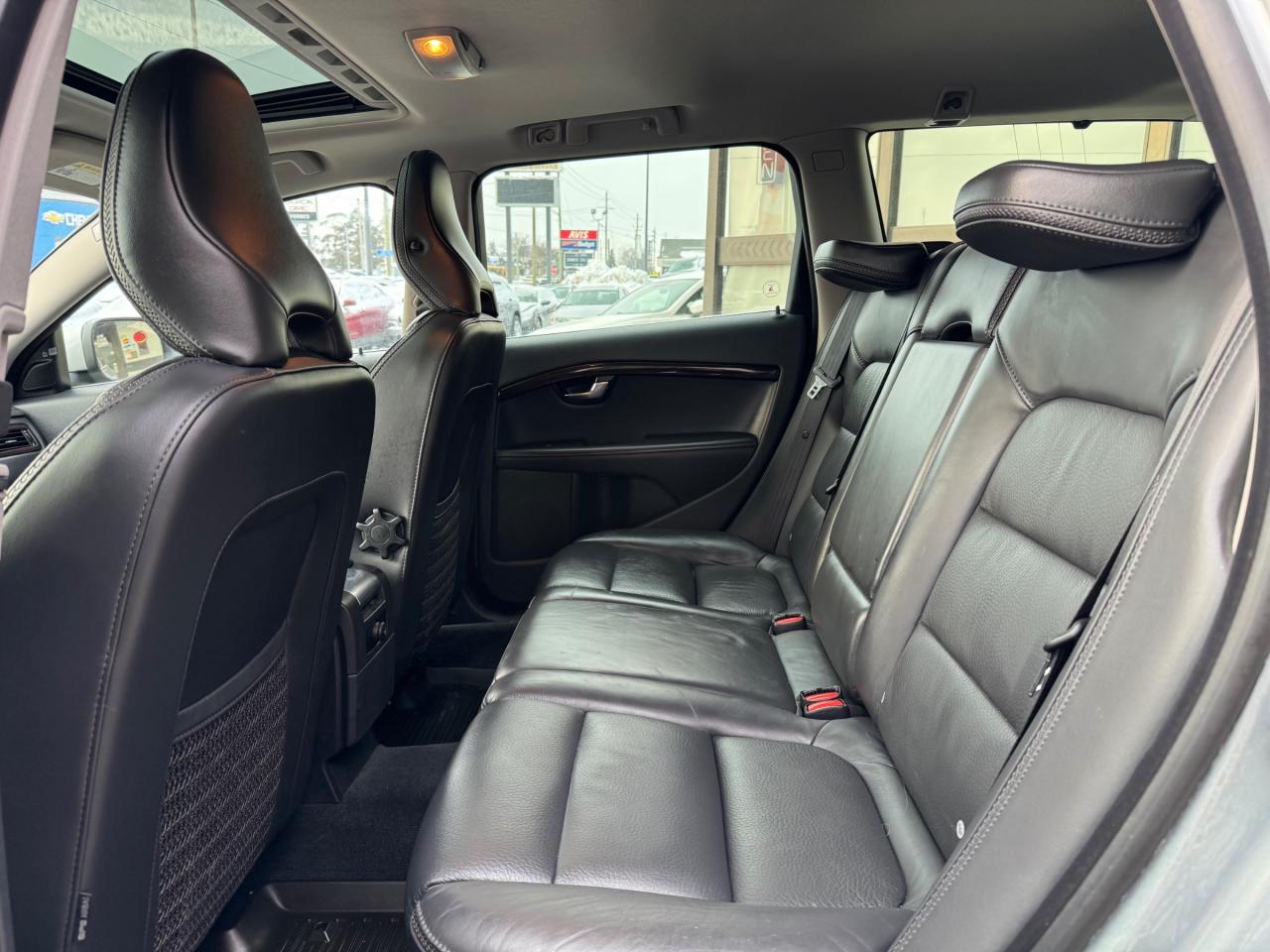 2013 Volvo XC70 T6 AWD | Sunroof | Backup Camera Photo