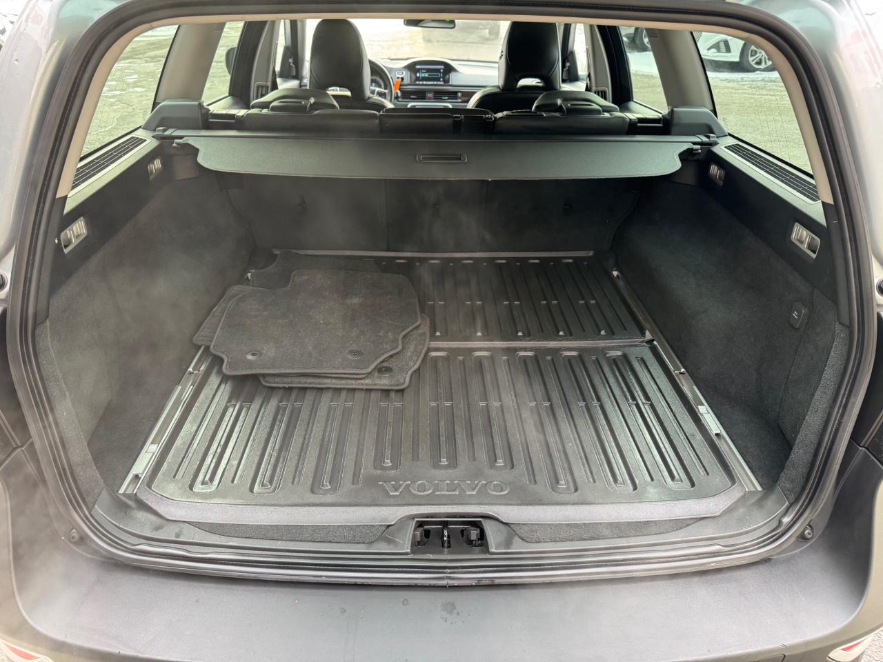 2013 Volvo XC70 T6 AWD | Sunroof | Backup Camera Photo