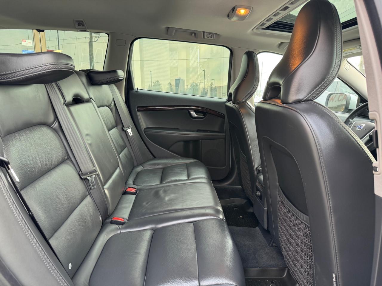 2013 Volvo XC70 T6 AWD | Sunroof | Backup Camera Photo