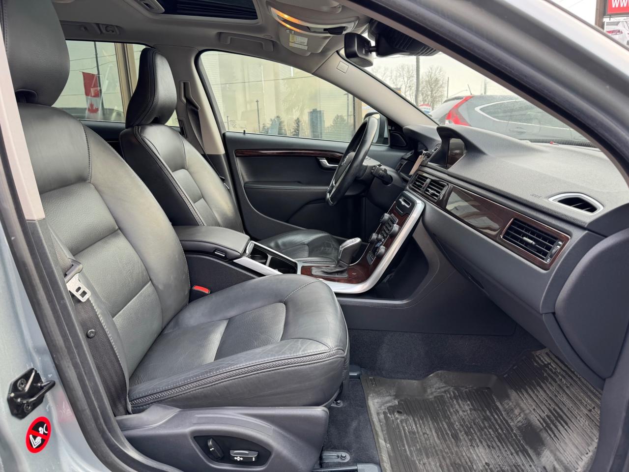 2013 Volvo XC70 T6 AWD | Sunroof | Backup Camera Photo