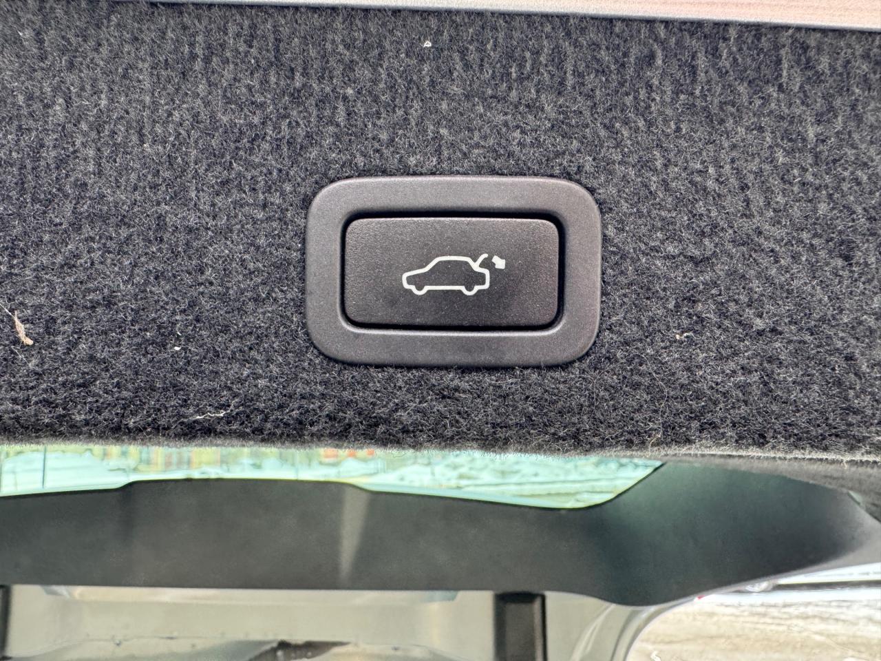 2013 Volvo XC70 T6 AWD | Sunroof | Backup Camera Photo