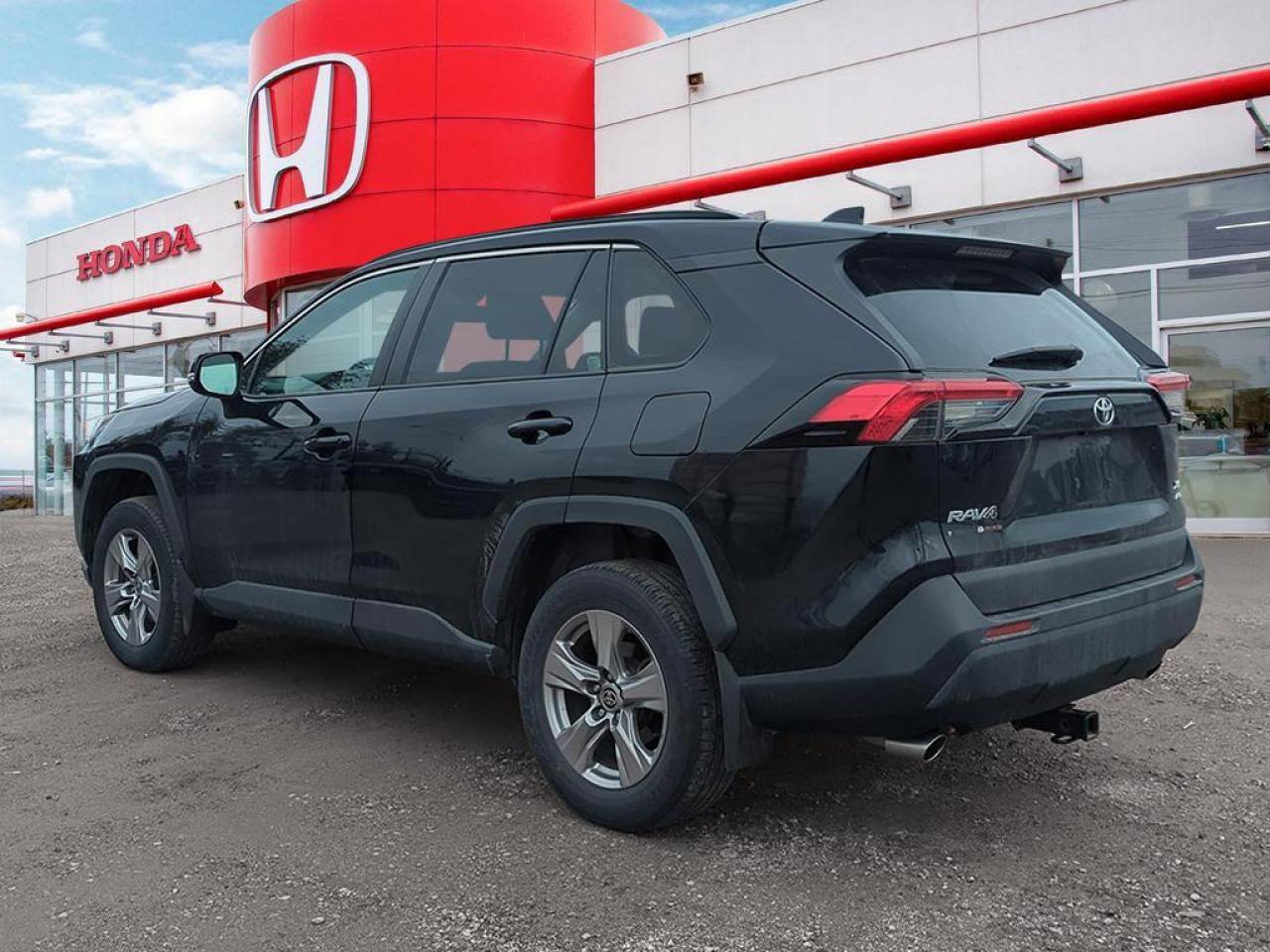 2023 Toyota RAV4 XLE Photo3