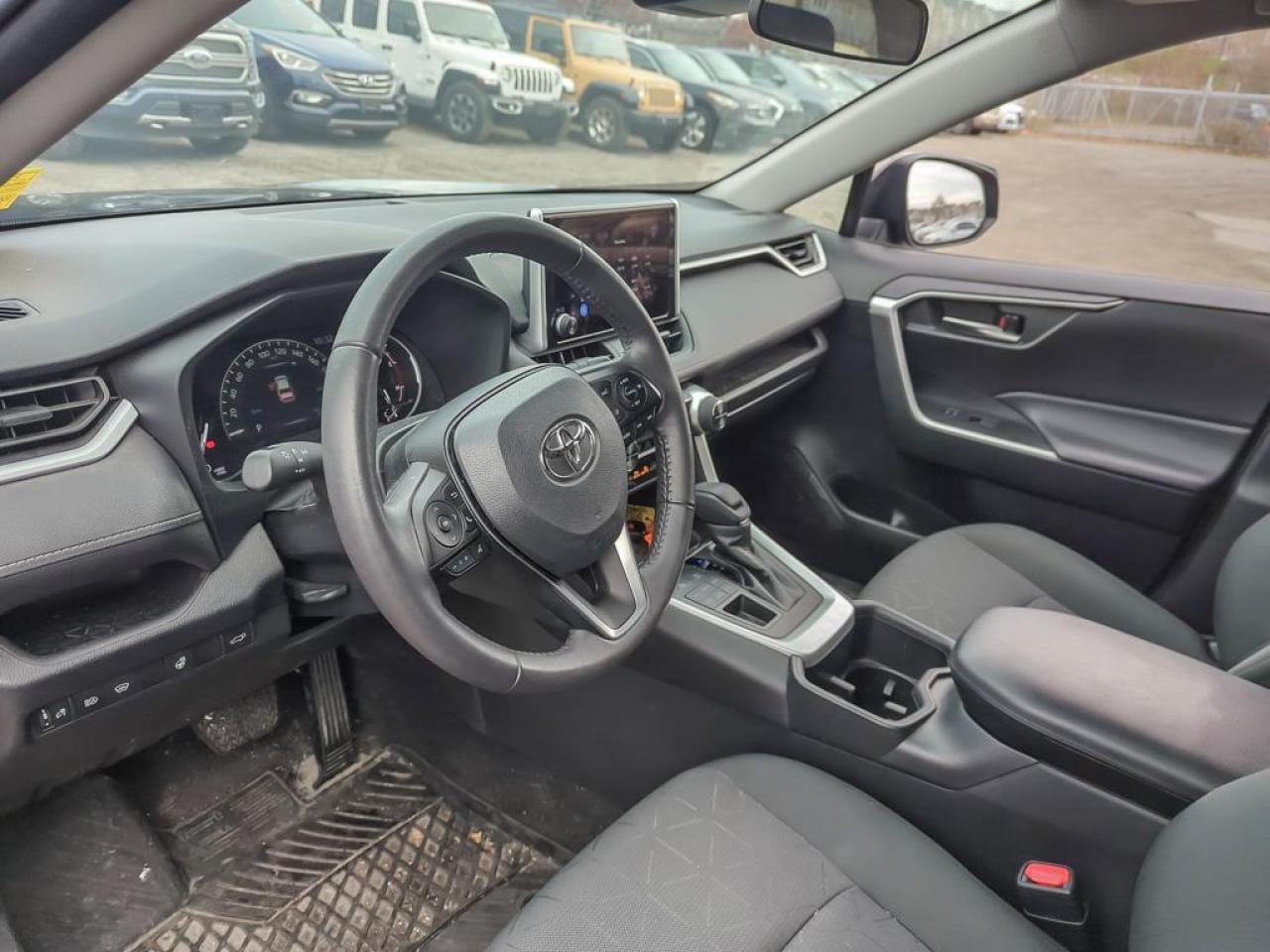 2023 Toyota RAV4 XLE Photo