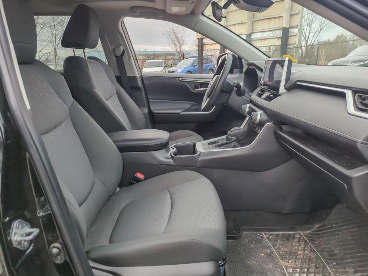 2023 Toyota RAV4 XLE Photo