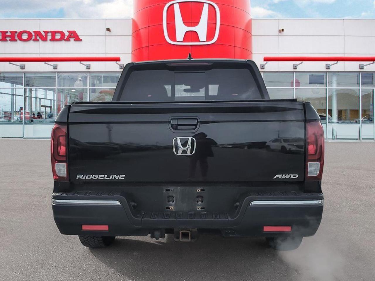 2017 Honda Ridgeline SPORT Photo4