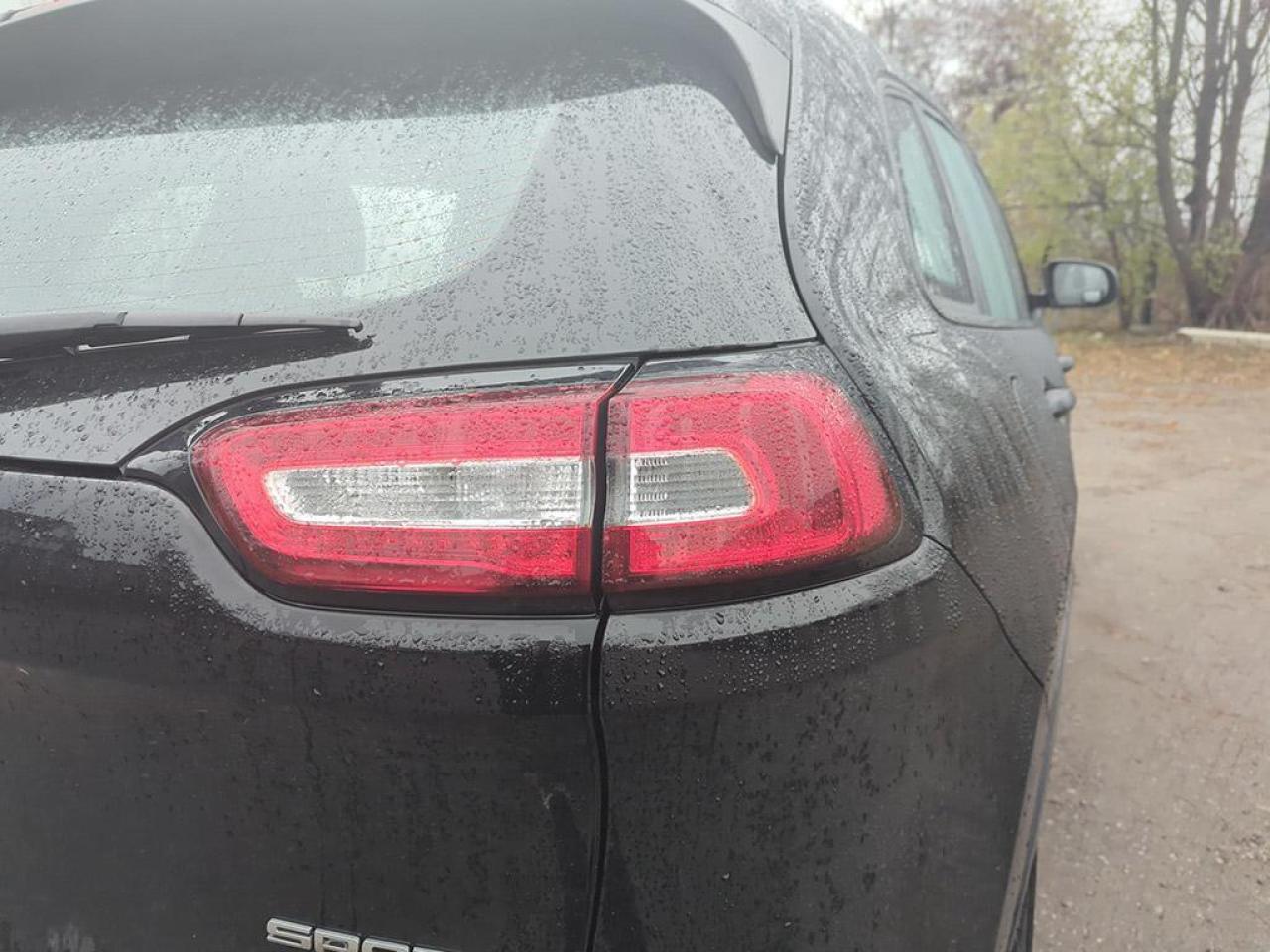 2017 Jeep Cherokee Sport Photo