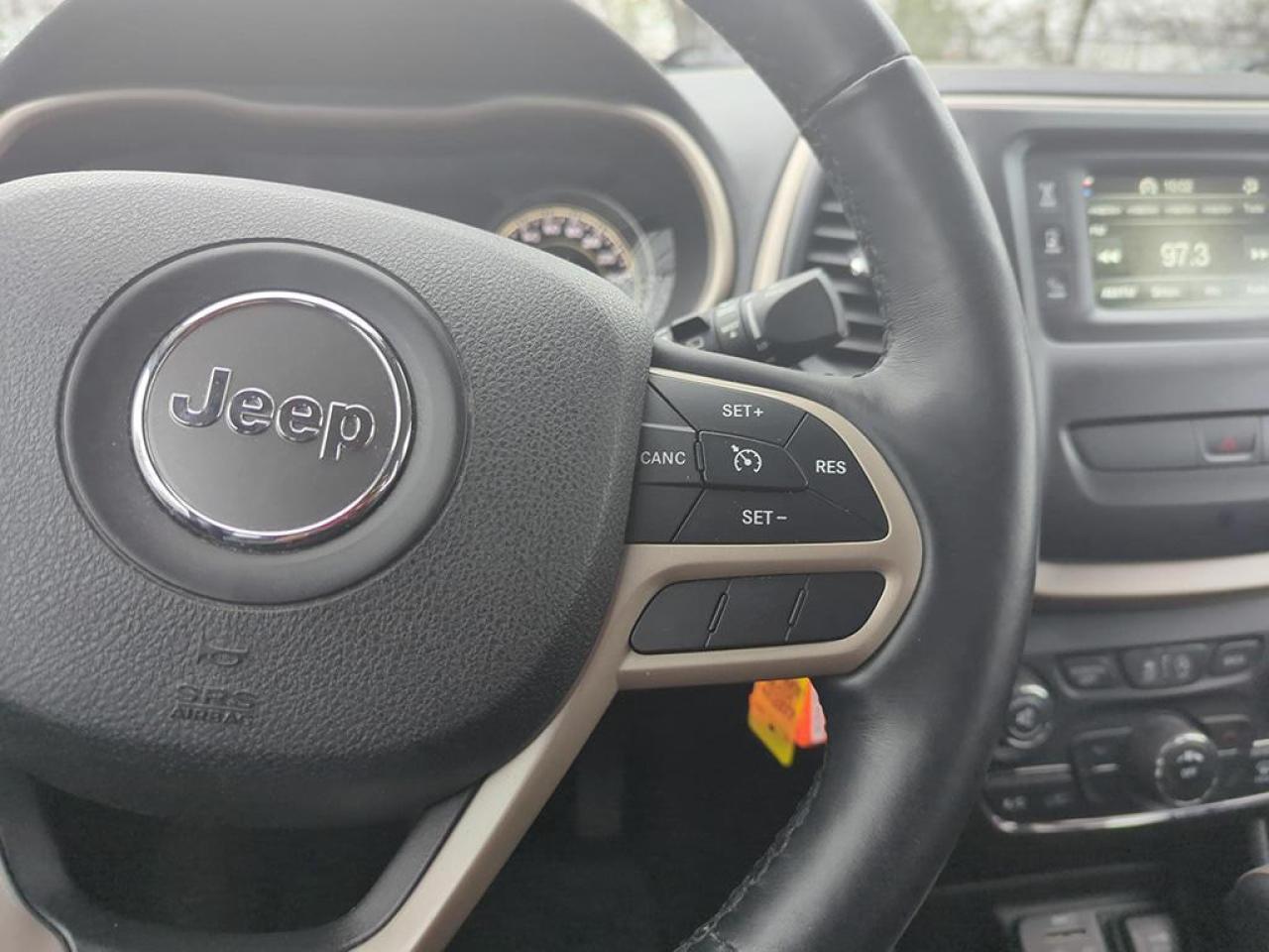 2017 Jeep Cherokee Sport Photo