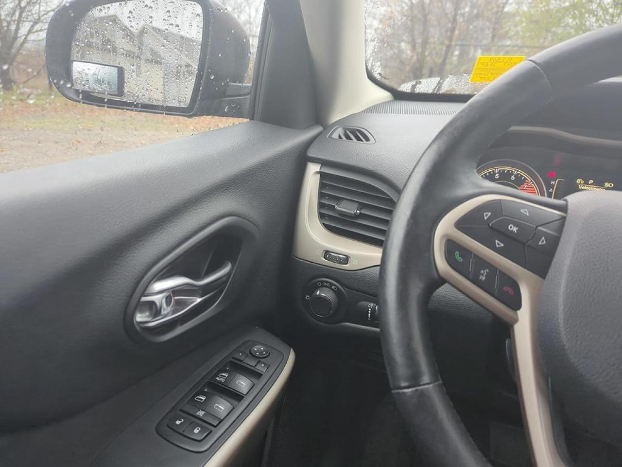 2017 Jeep Cherokee Sport Photo