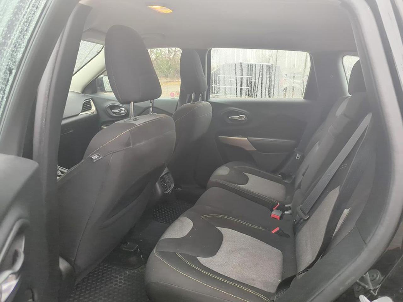 2017 Jeep Cherokee Sport Photo