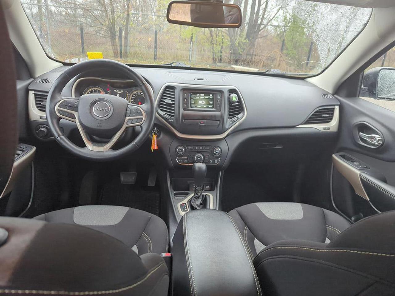 2017 Jeep Cherokee Sport Photo