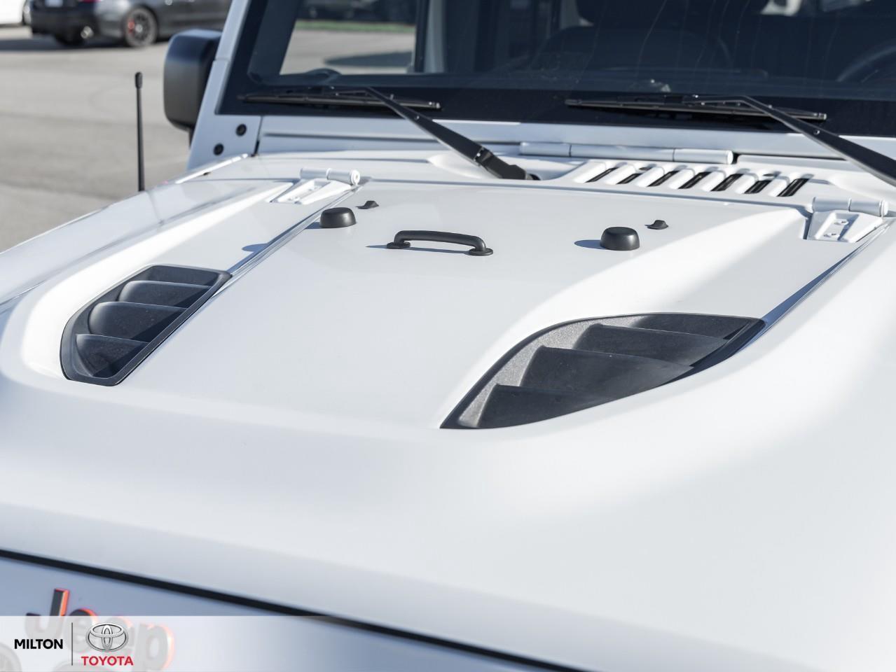 2016 Jeep WRANGLER UNLIMITED LEATHER ALPINE SOUND NAVIGATION ONE OWNER Sahara Photo