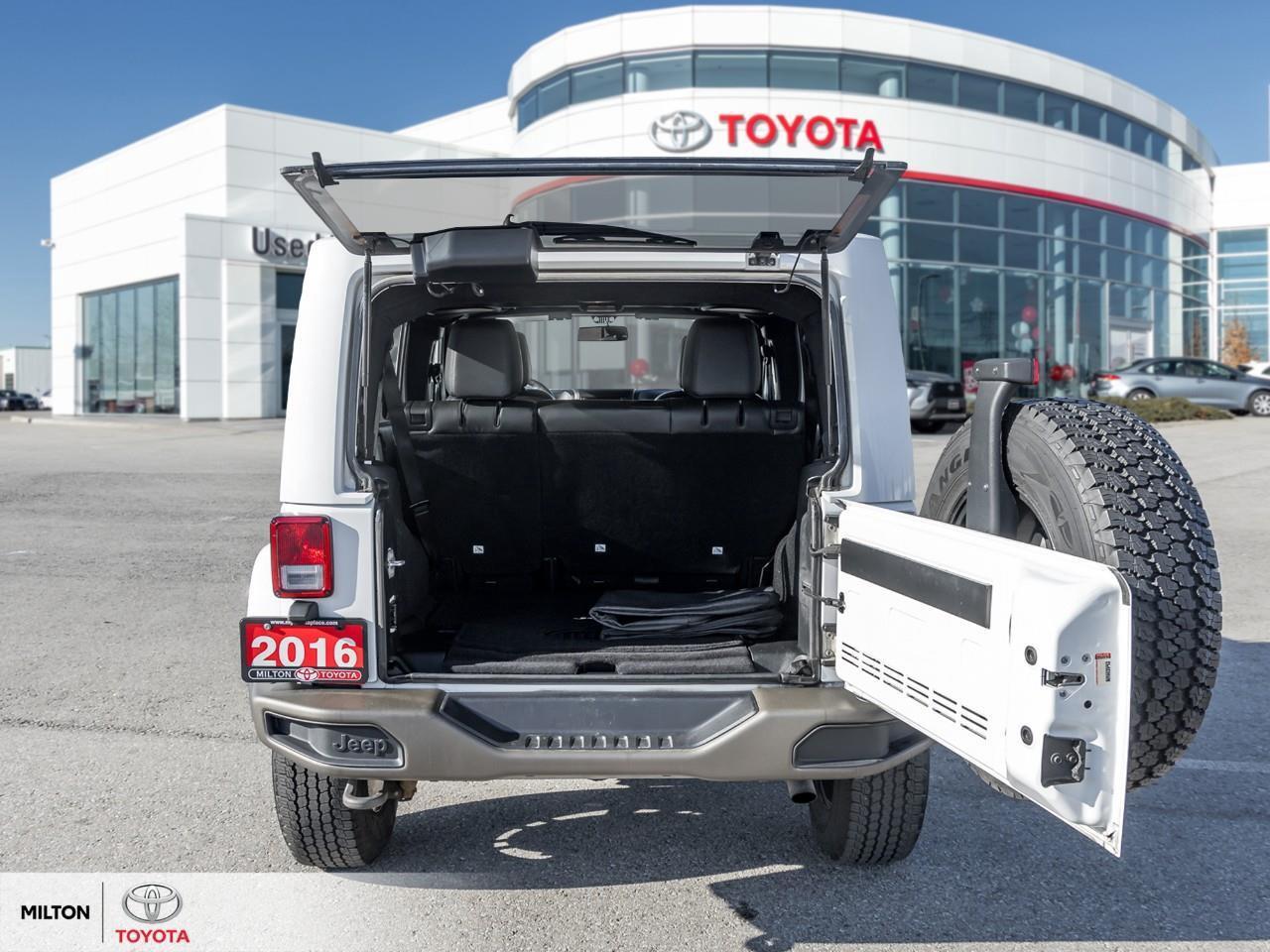 2016 Jeep WRANGLER UNLIMITED LEATHER ALPINE SOUND NAVIGATION ONE OWNER Sahara Photo