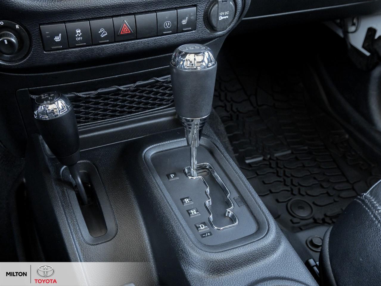 2016 Jeep WRANGLER UNLIMITED LEATHER ALPINE SOUND NAVIGATION ONE OWNER Sahara Photo