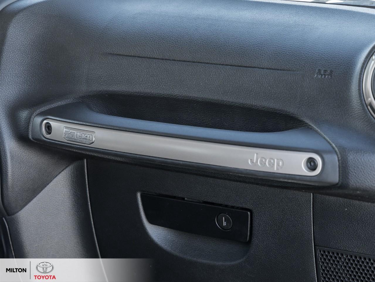 2016 Jeep WRANGLER UNLIMITED LEATHER ALPINE SOUND NAVIGATION ONE OWNER Sahara Photo