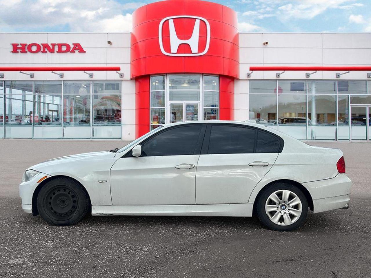 2011 BMW 3 Series 323i Photo