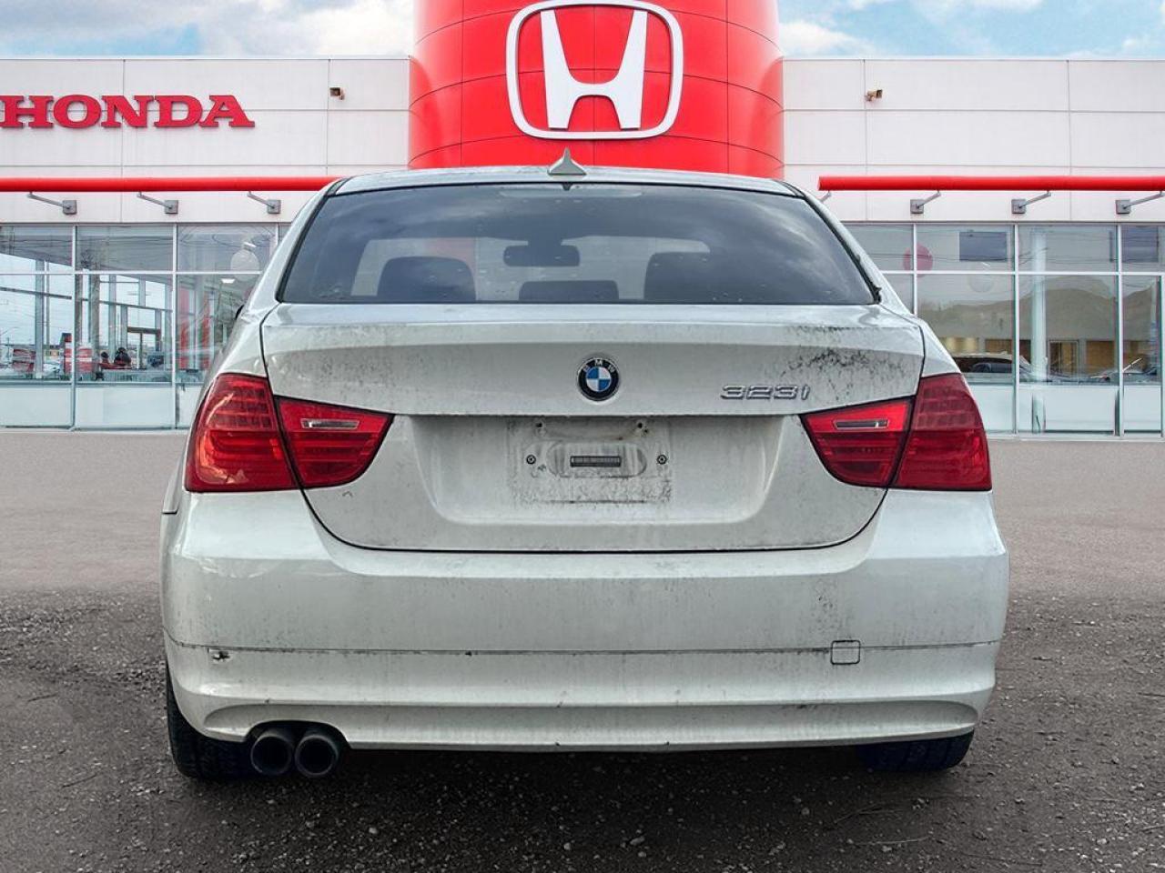 2011 BMW 3 Series 323i Photo