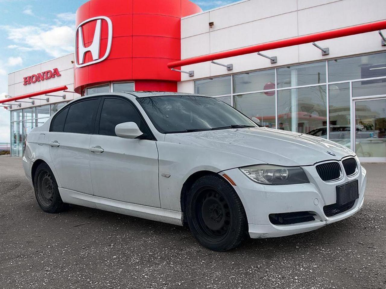 2011 BMW 3 Series 323i Photo