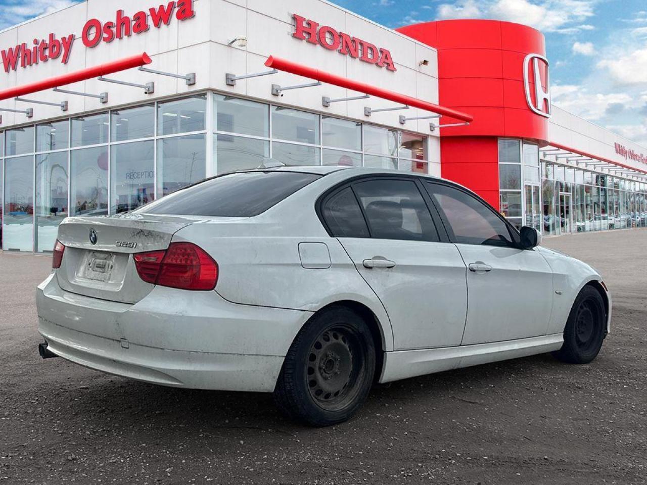 2011 BMW 3 Series 323i Photo