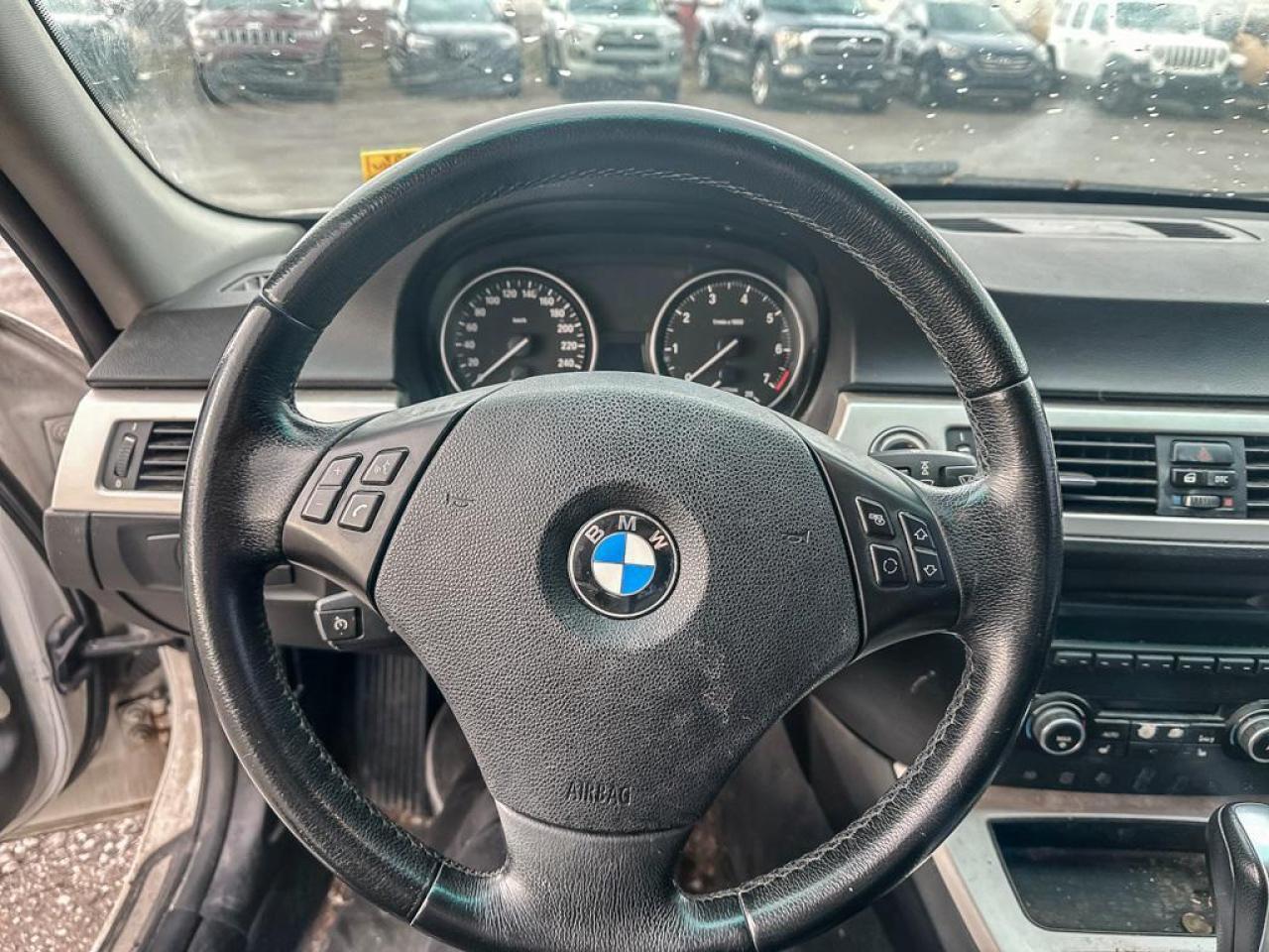 2011 BMW 3 Series 323i Photo