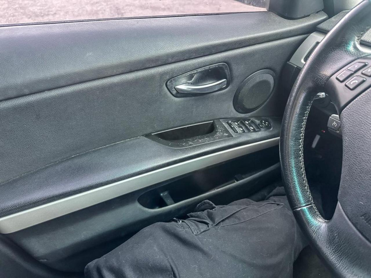 2011 BMW 3 Series 323i Photo