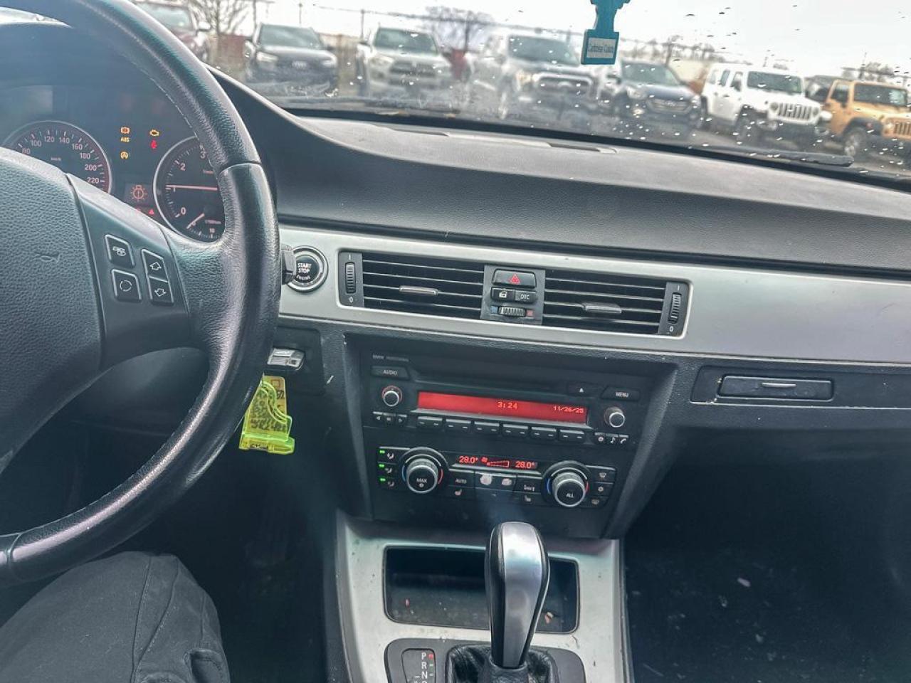 2011 BMW 3 Series 323i Photo