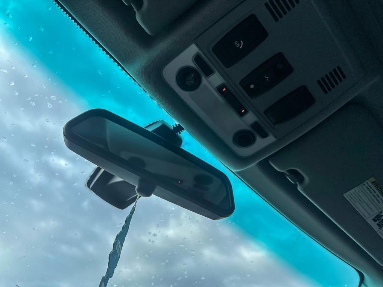 2011 BMW 3 Series 323i Photo