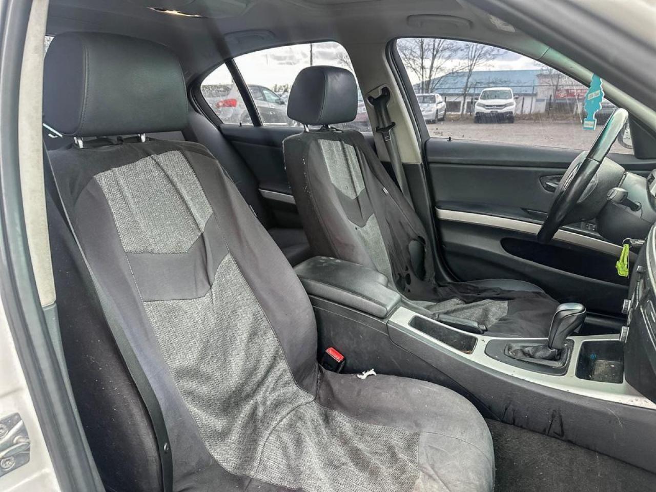 2011 BMW 3 Series 323i Photo