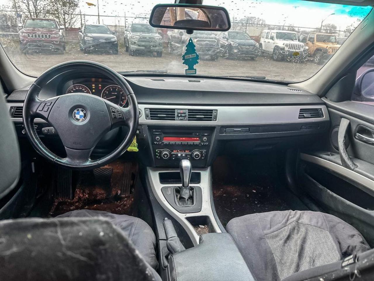 2011 BMW 3 Series 323i Photo