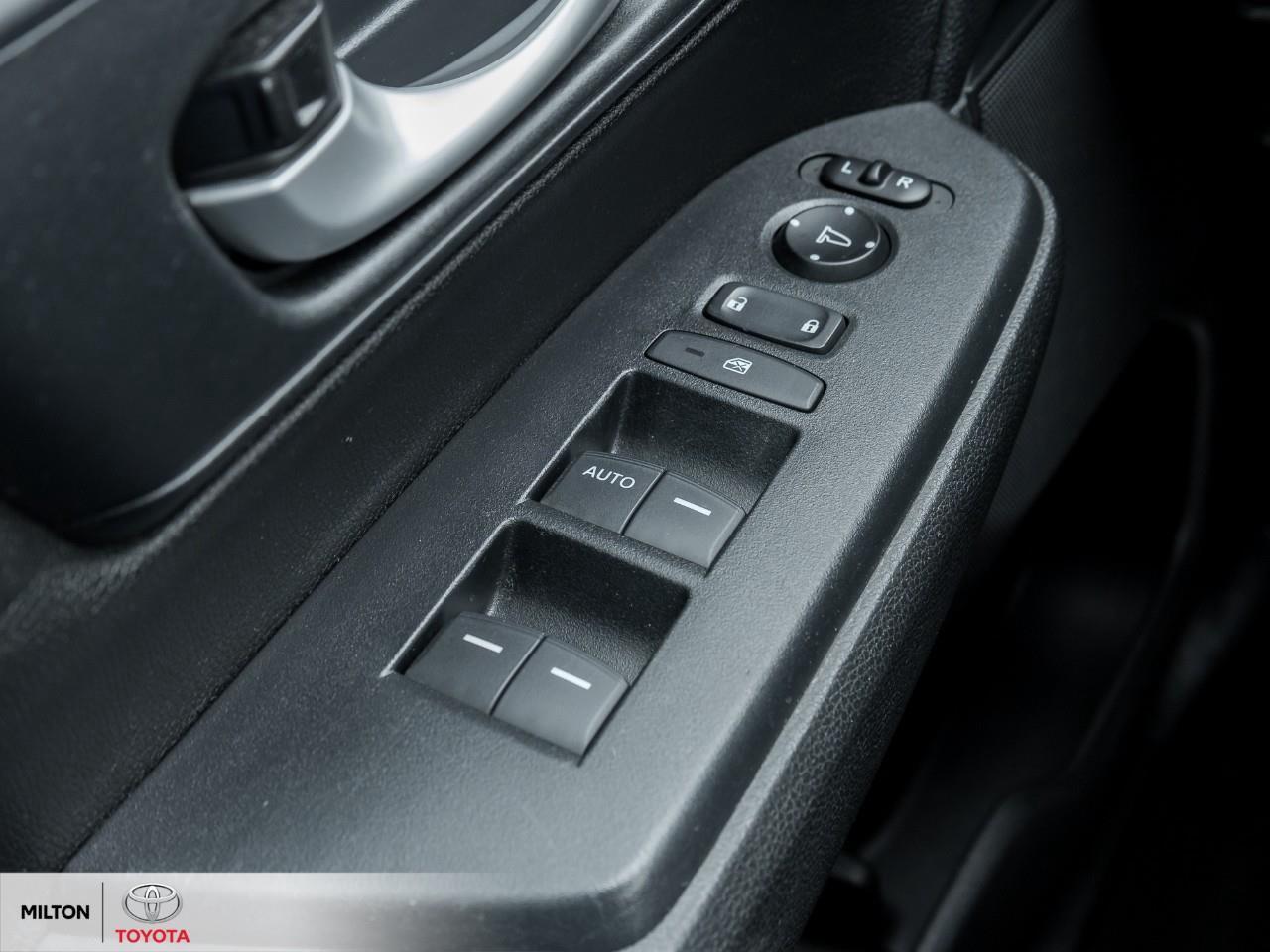 2017 Honda CR-V HEATED SEATS PUSH START ALLOYS ONE OWNER LX Photo