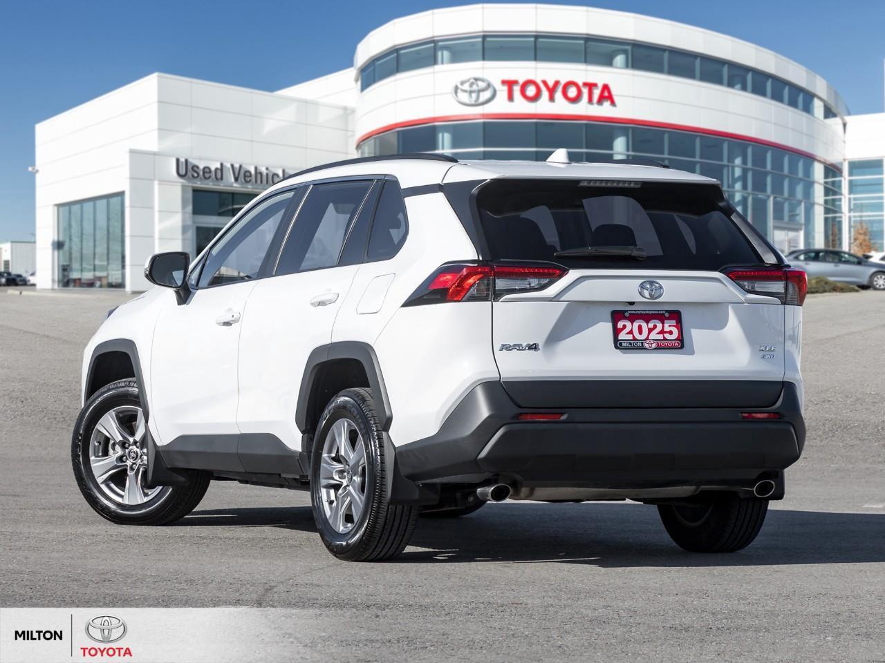 2025 Toyota RAV4 XLE AWD POWER SEAT SUNROOF HEATED STEERING ONE OWN Photo4