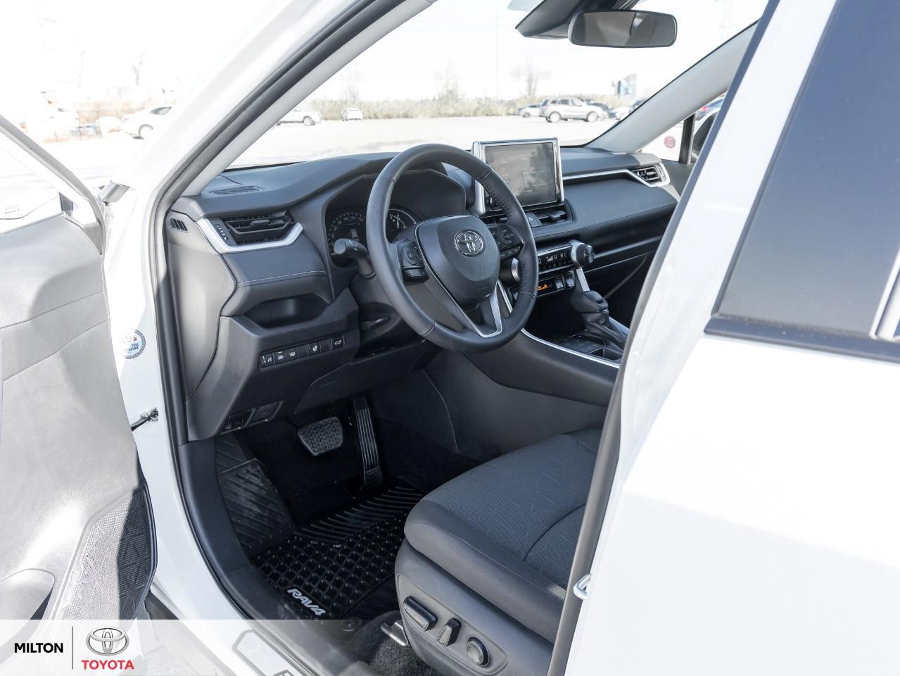 2025 Toyota RAV4 XLE AWD POWER SEAT SUNROOF HEATED STEERING ONE OWN Photo