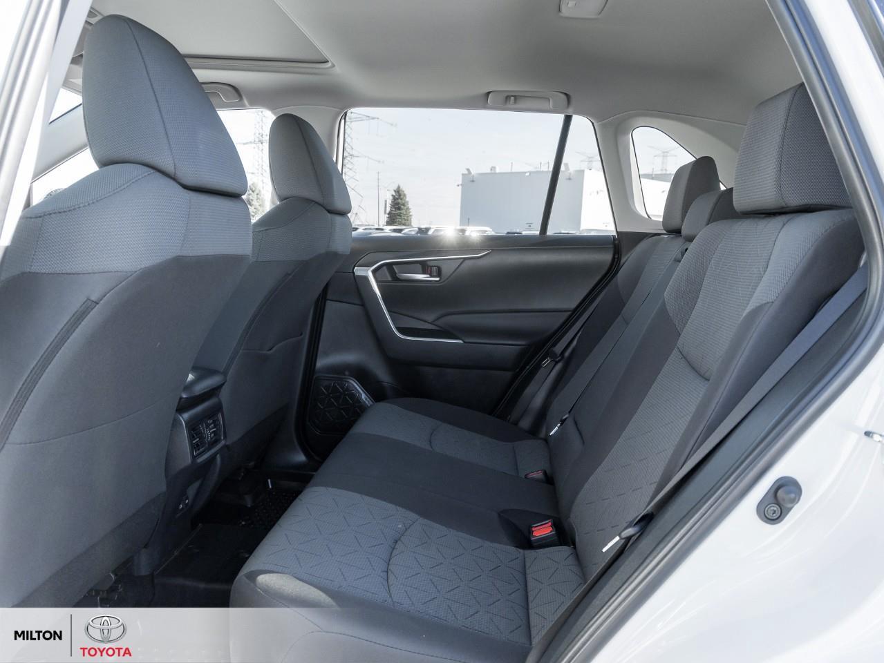 2025 Toyota RAV4 XLE AWD POWER SEAT SUNROOF HEATED STEERING ONE OWN Photo