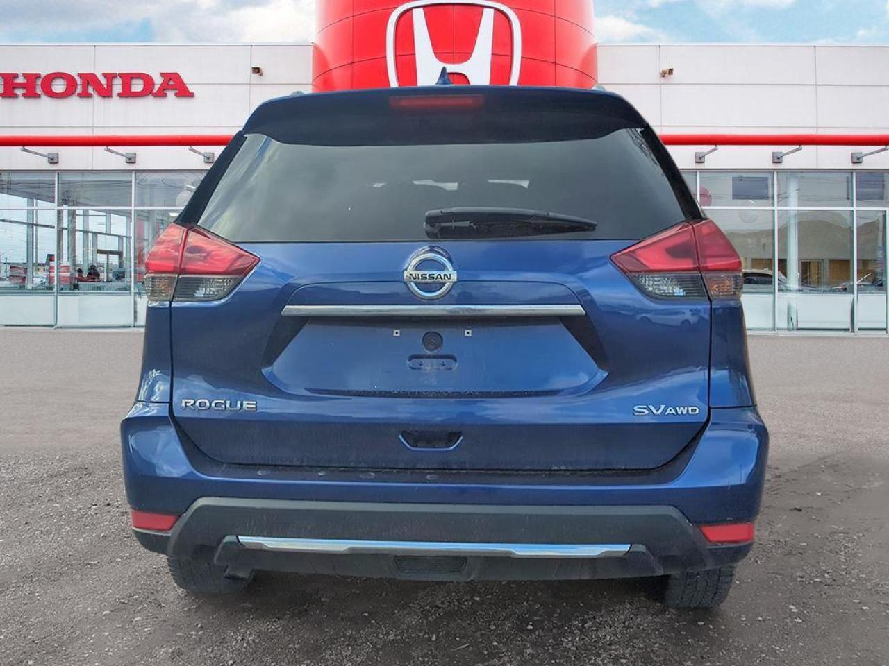 2017 Nissan Rogue SV Photo4