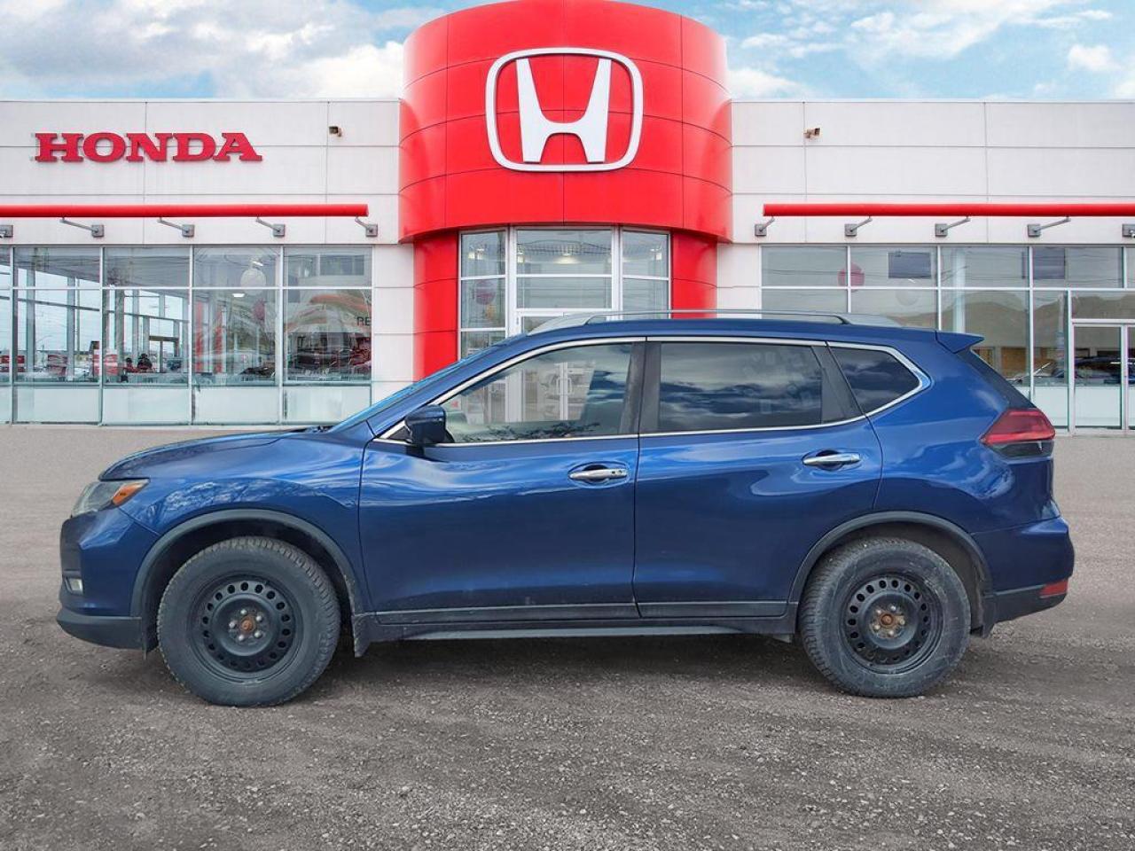 2017 Nissan Rogue SV Photo2