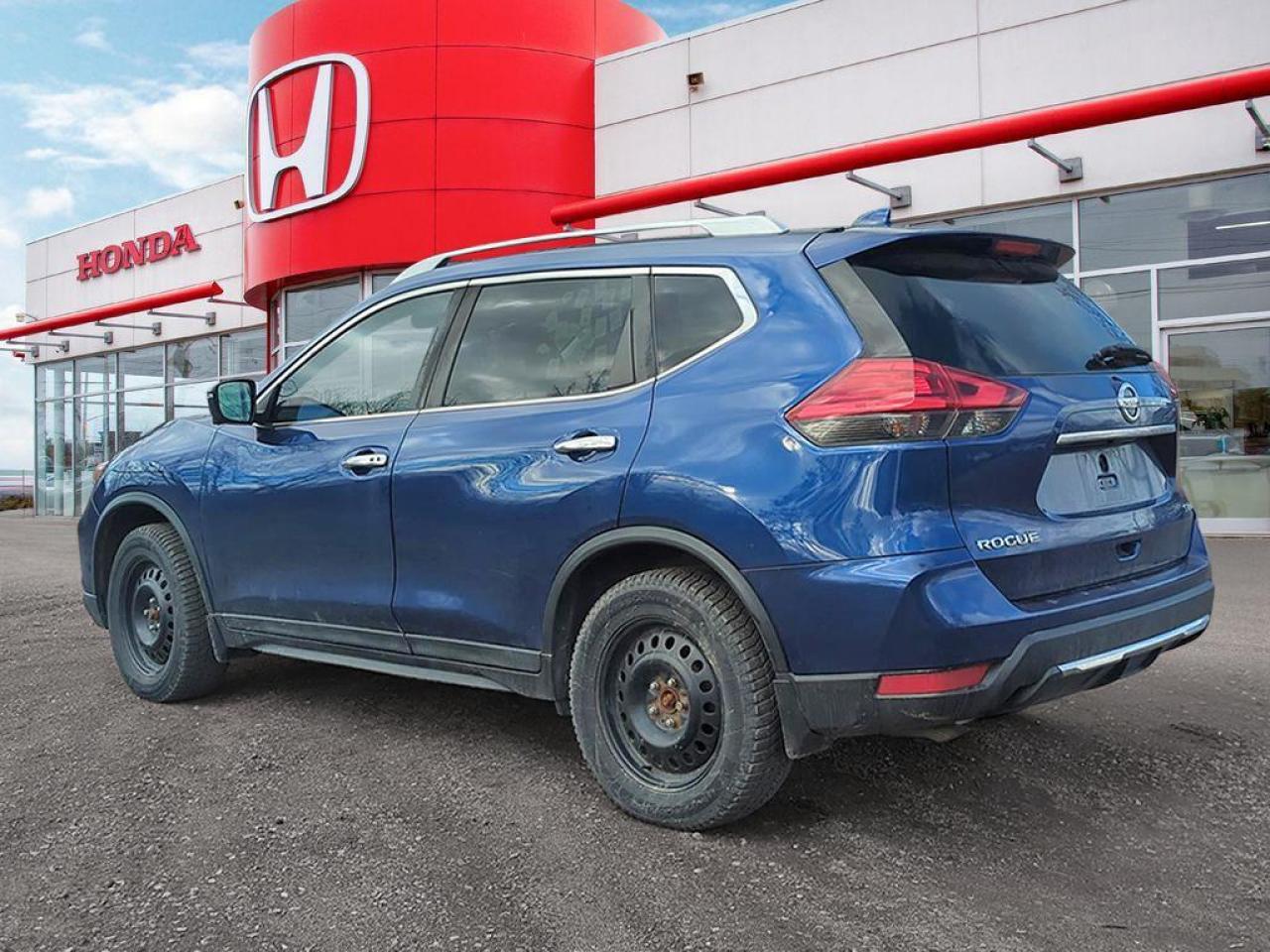 2017 Nissan Rogue SV Photo