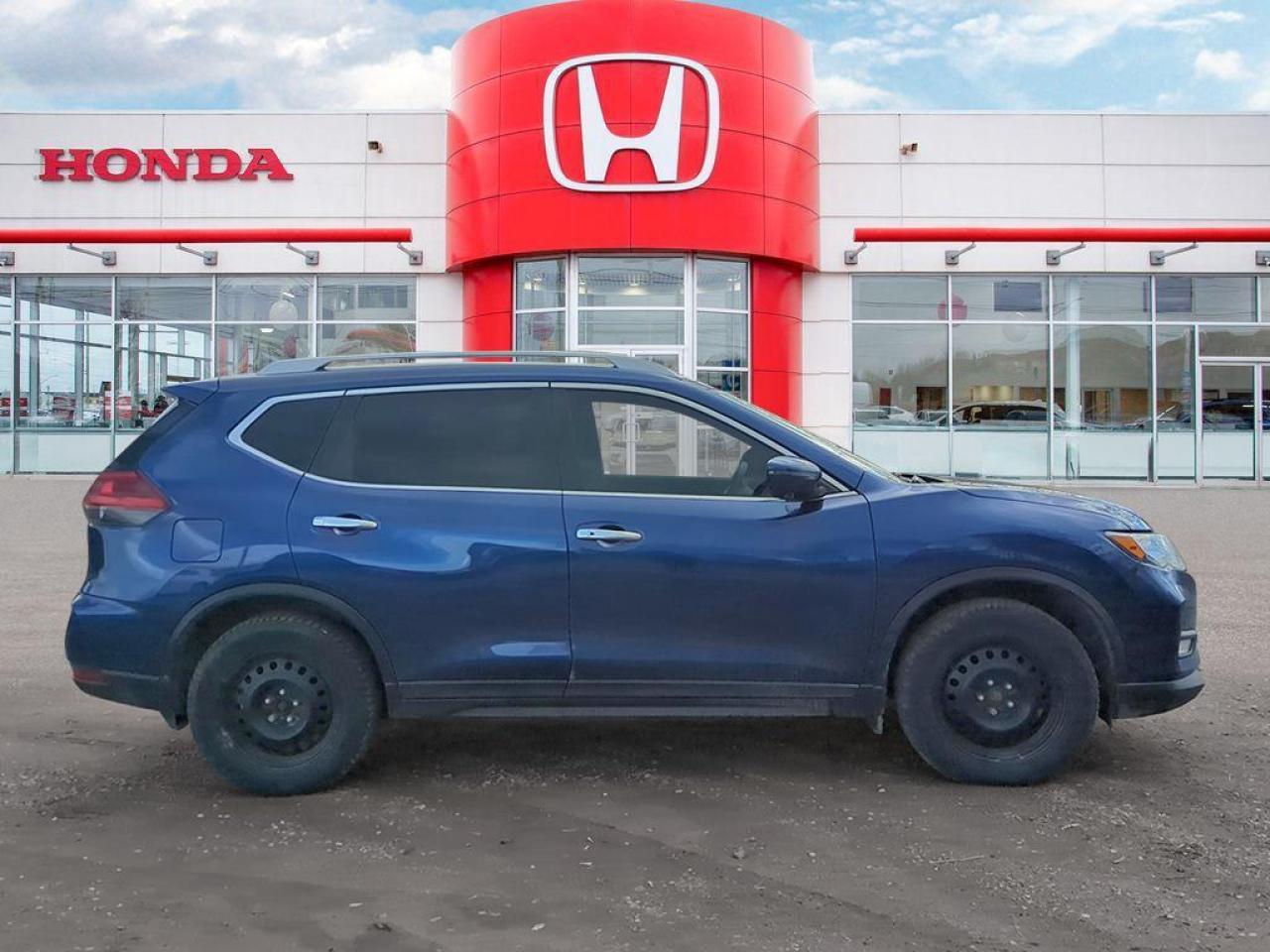 2017 Nissan Rogue SV Photo