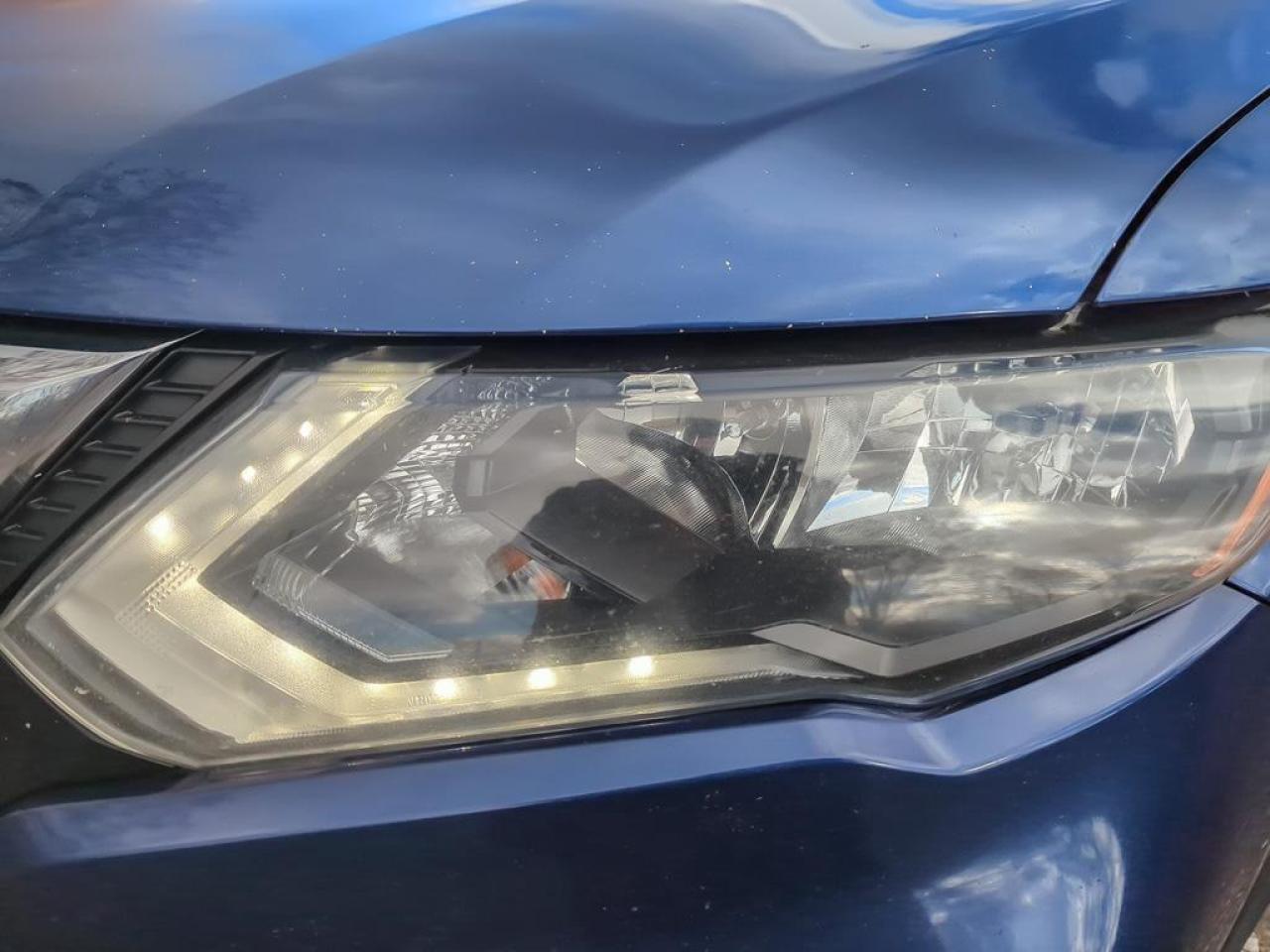 2017 Nissan Rogue SV Photo