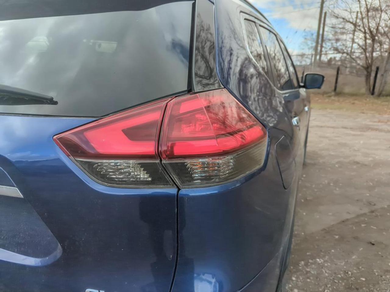 2017 Nissan Rogue SV Photo