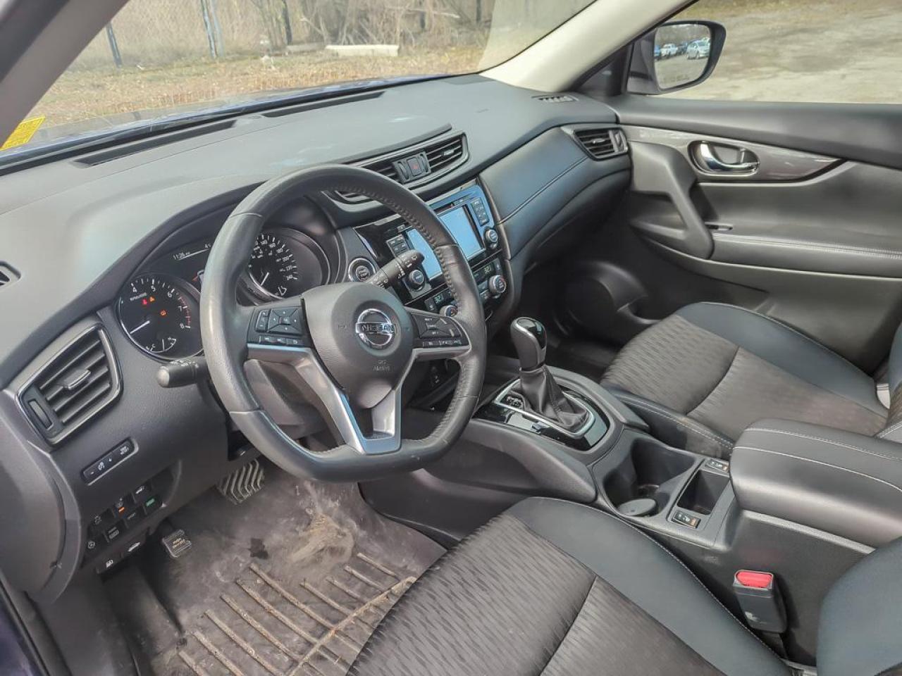 2017 Nissan Rogue SV Photo