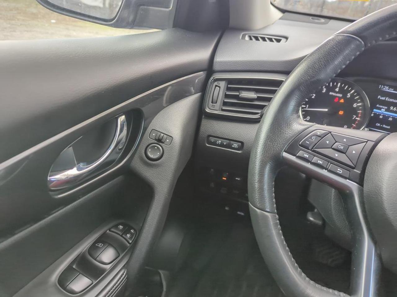 2017 Nissan Rogue SV Photo