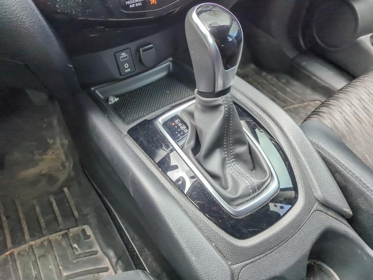 2017 Nissan Rogue SV Photo