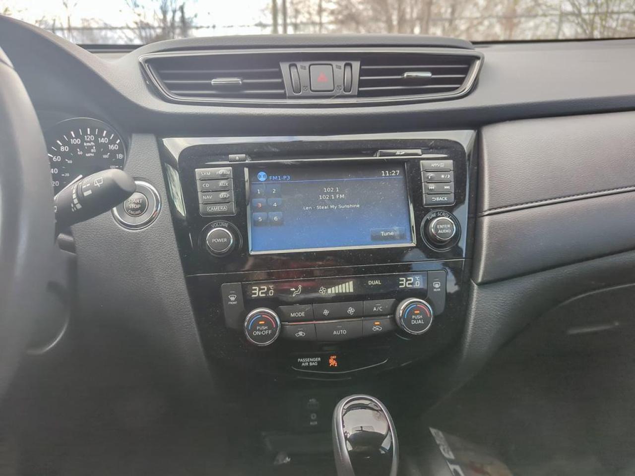 2017 Nissan Rogue SV Photo