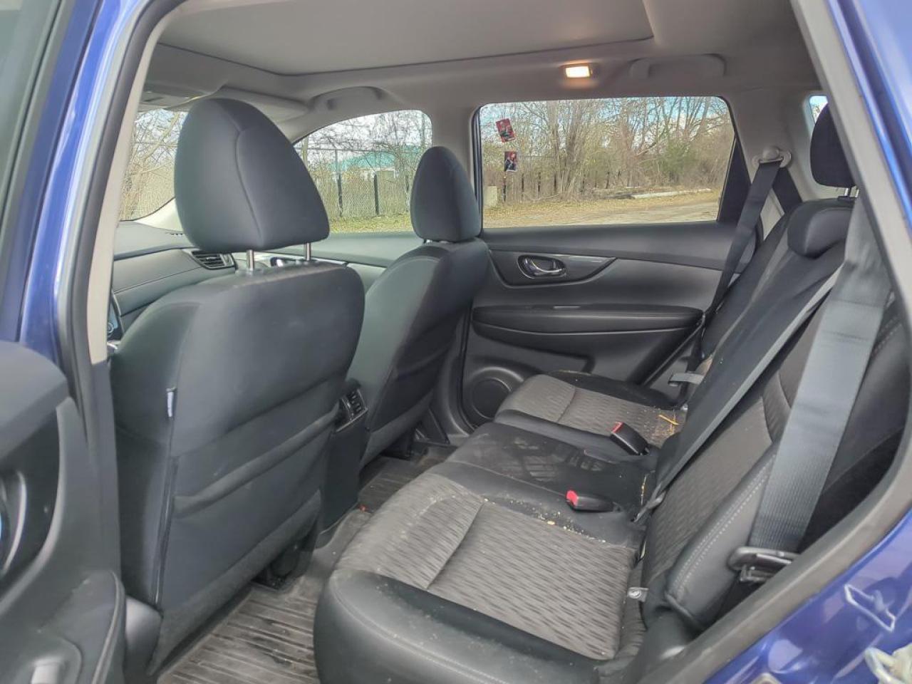 2017 Nissan Rogue SV Photo