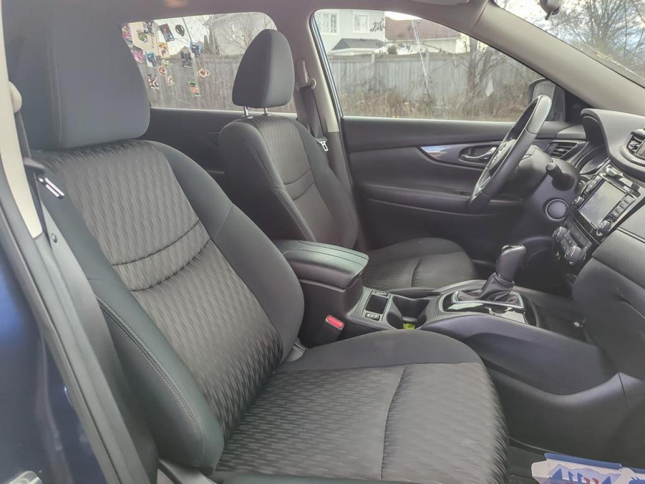 2017 Nissan Rogue SV Photo