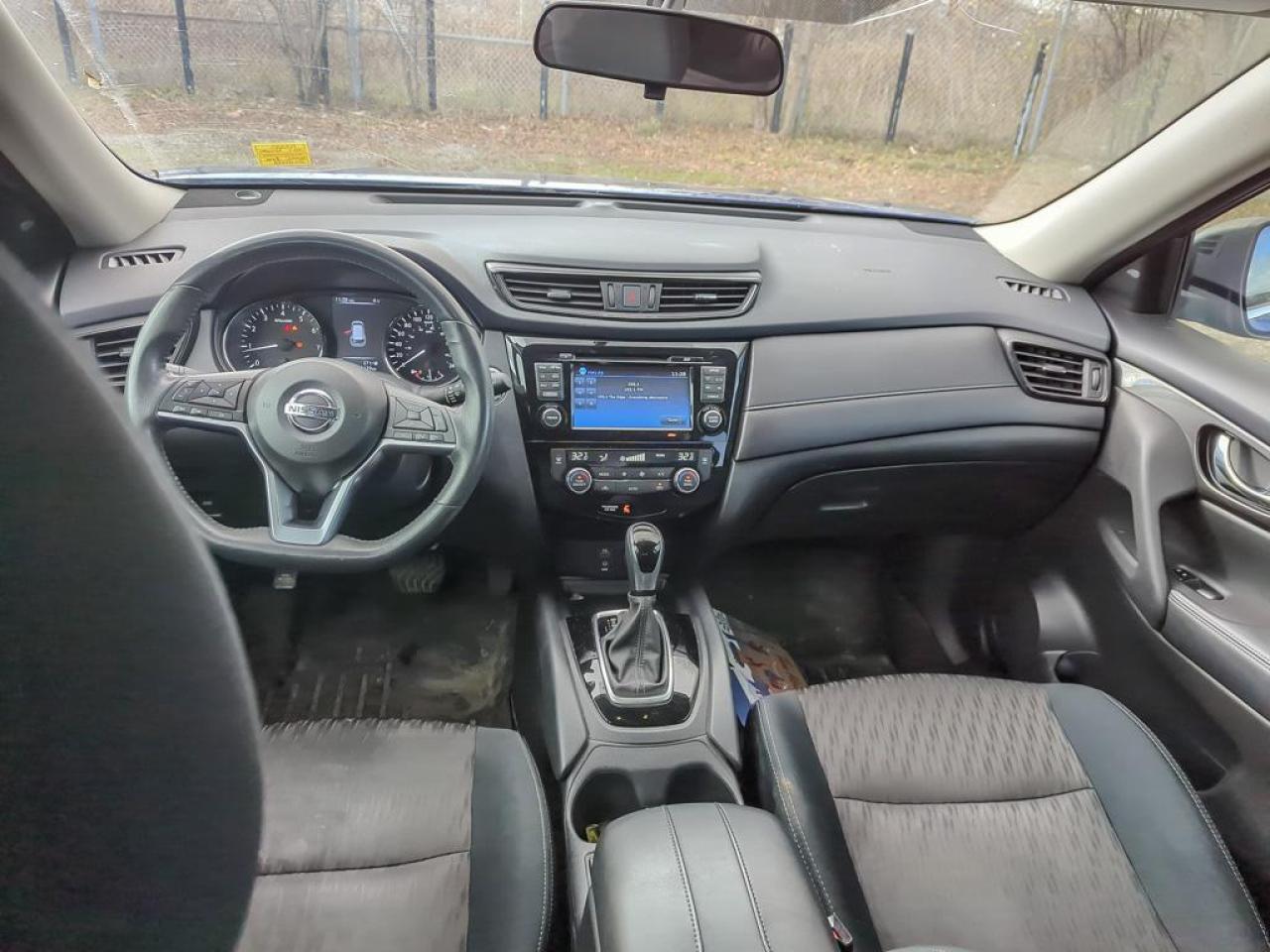 2017 Nissan Rogue SV Photo