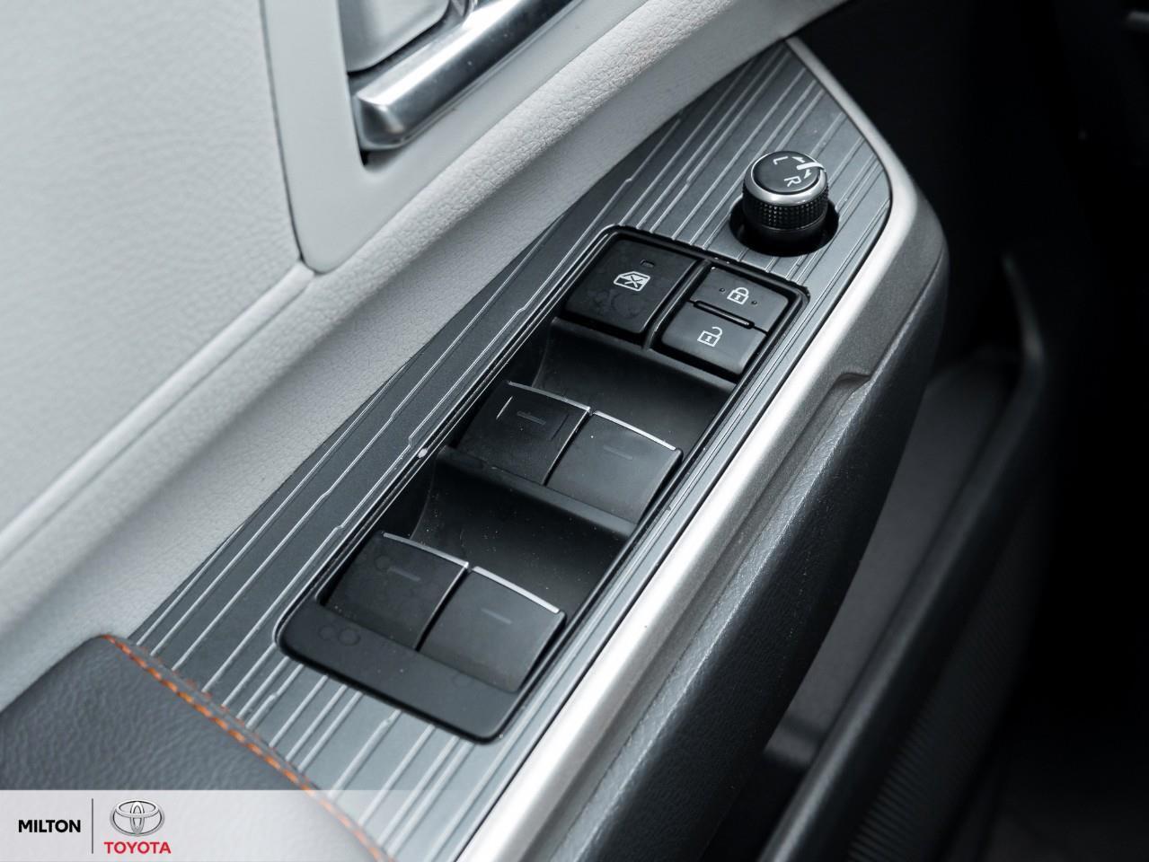 2021 Toyota Sienna LEATHER NAVIGATION SUNROOF HEATED STEERING JBL REA Photo