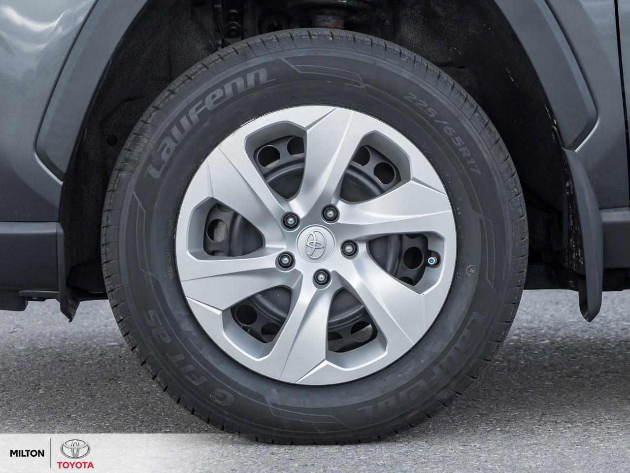 2020 Toyota RAV4 HEATED SEATS APPLE CARPLAY BLIND SPOT SAFETY SENSE Photo