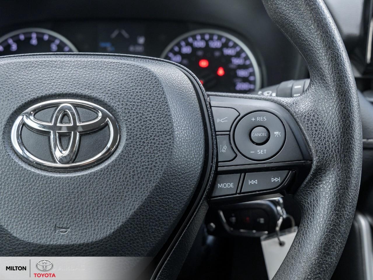 2020 Toyota RAV4 HEATED SEATS APPLE CARPLAY BLIND SPOT SAFETY SENSE Photo